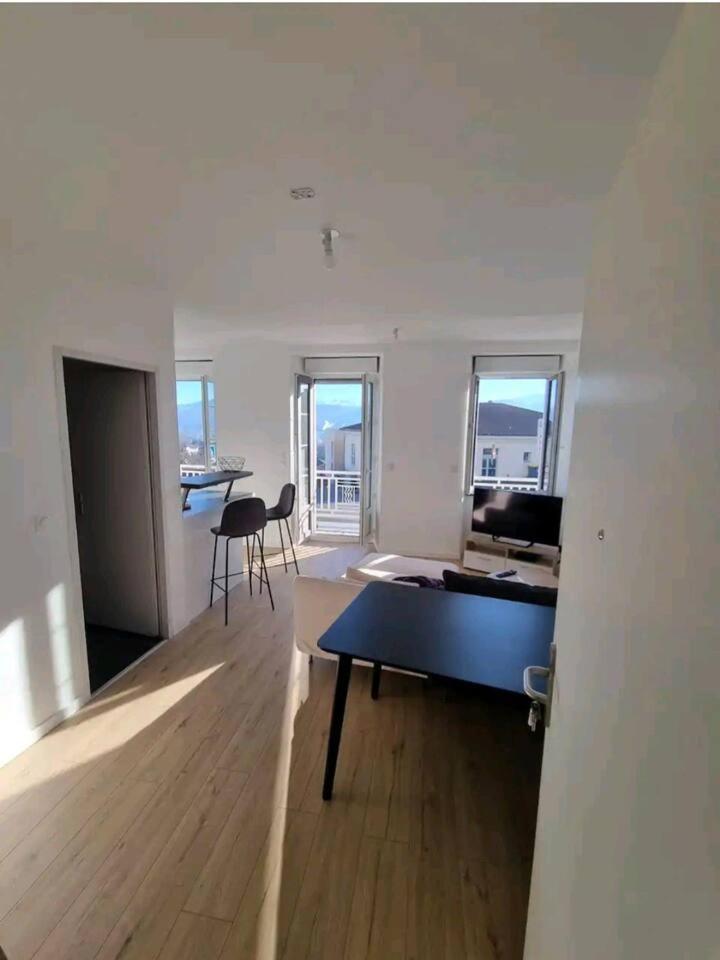 T2 1er Etage Apartment *
